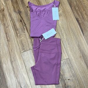 NWT’s TAVI Women's Purple Activewear Set V-neck tee & Pocket Tight size Large